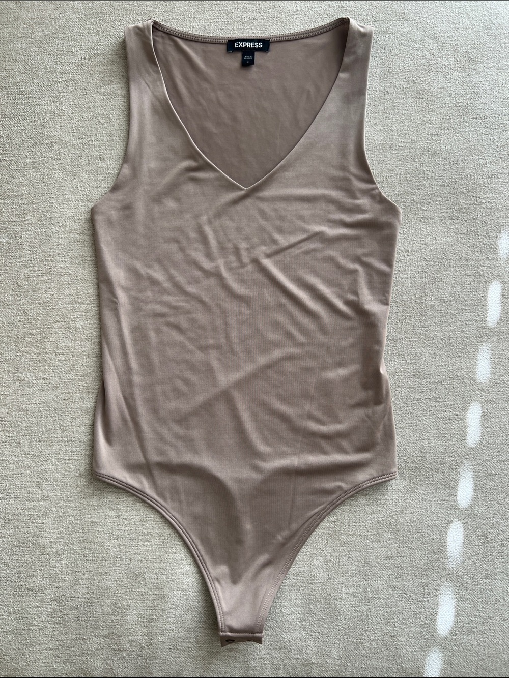 Express Women's Taupe Scoop V-Neck Sleeveless Bodysuit, Small - Picture 5 of 8